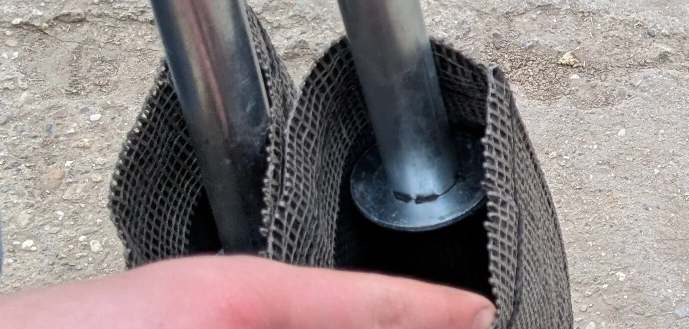 Draagstang in voorkiemzak steken