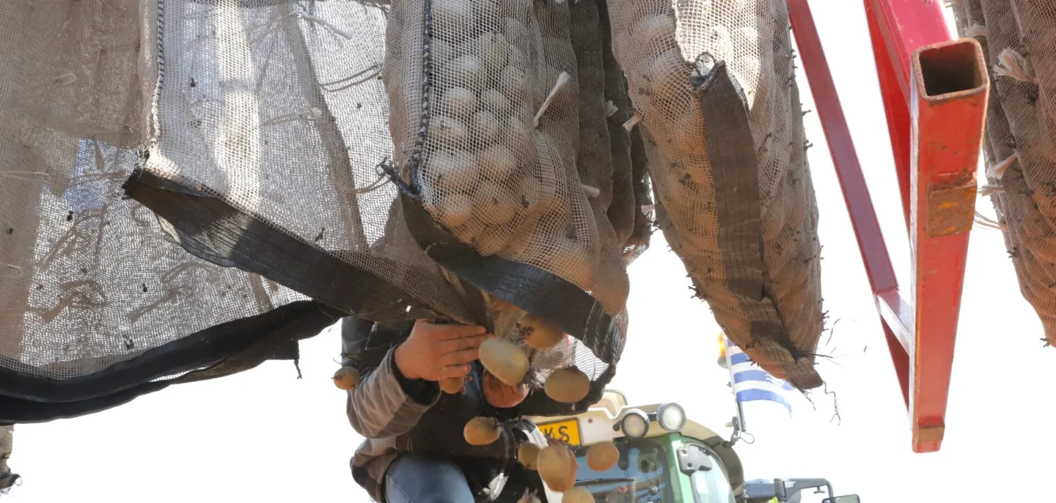 Klittenband aan onderkant losmaken